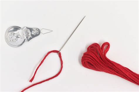 how to thread an embroidery needle and the art of patience in life